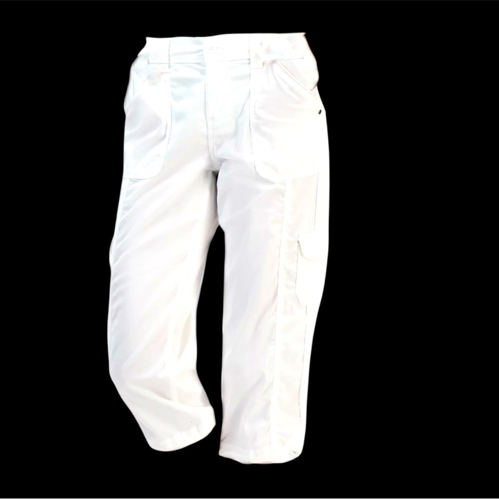 White Mid Rise Cargo Capris. Sz 6P. NWT